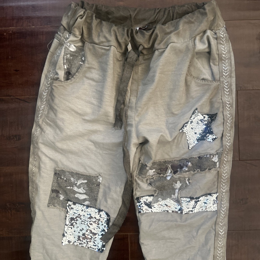 NWT SCANDAL Made in Italy Sequin Star Patchwork Jogger Pants Washed Khaki Size 8 - Picture 2 of 8